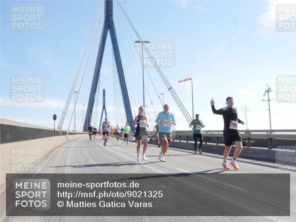 03.10.2025 - Köhlbrandbrückenlauf Matties Gatica Varas http://msf.ph/oto/9021325 03.10.2025 12:24:38 Position 1  meine-sportfotos.de