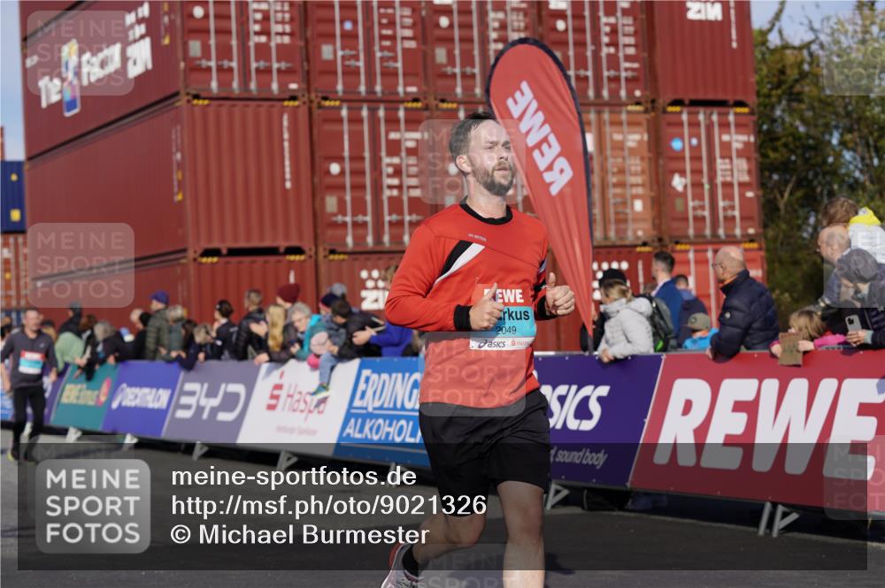 03.10.2025 - Köhlbrandbrückenlauf Michael Burmester http://msf.ph/oto/9021326 03.10.2025 10:22:34 Ziel 2049, 2099, 2213, 2300, 2308, 3582, 3583, 3619 meine-sportfotos.de