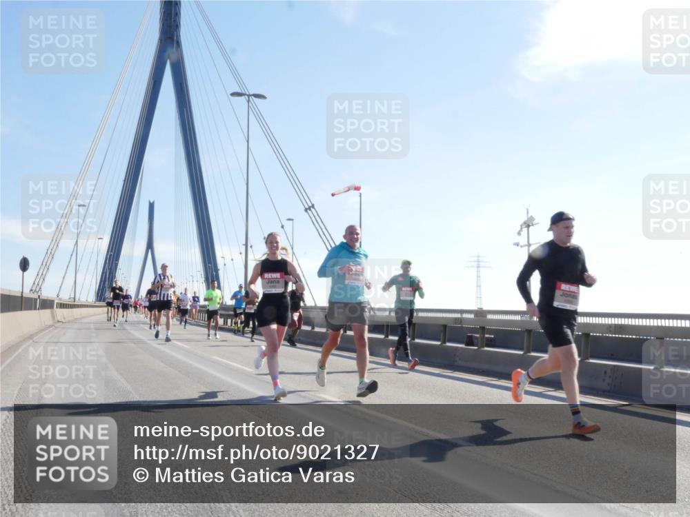 03.10.2025 - Köhlbrandbrückenlauf Matties Gatica Varas http://msf.ph/oto/9021327 03.10.2025 12:24:38 Position 1  meine-sportfotos.de