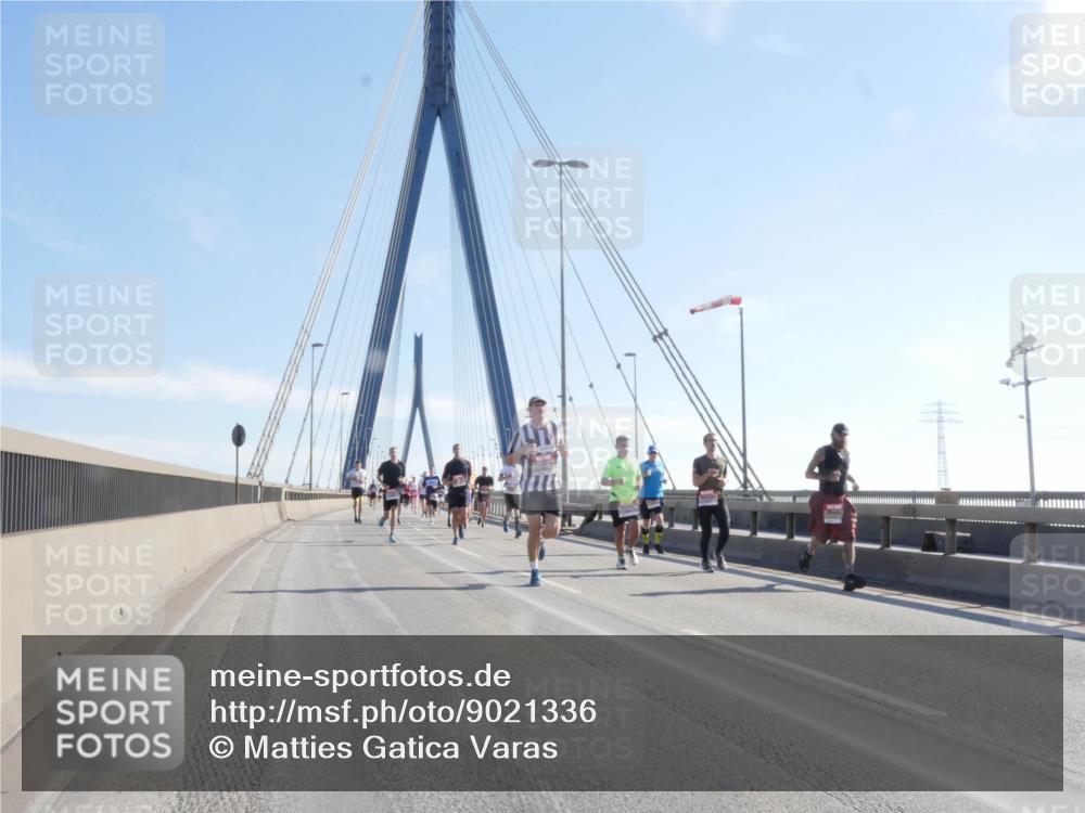 03.10.2025 - Köhlbrandbrückenlauf Matties Gatica Varas http://msf.ph/oto/9021336 03.10.2025 12:24:40 Position 1  meine-sportfotos.de