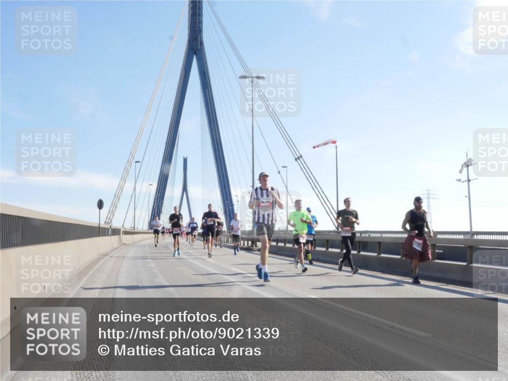 03.10.2025 - Köhlbrandbrückenlauf Matties Gatica Varas http://msf.ph/oto/9021339 03.10.2025 12:24:41 Position 1  meine-sportfotos.de