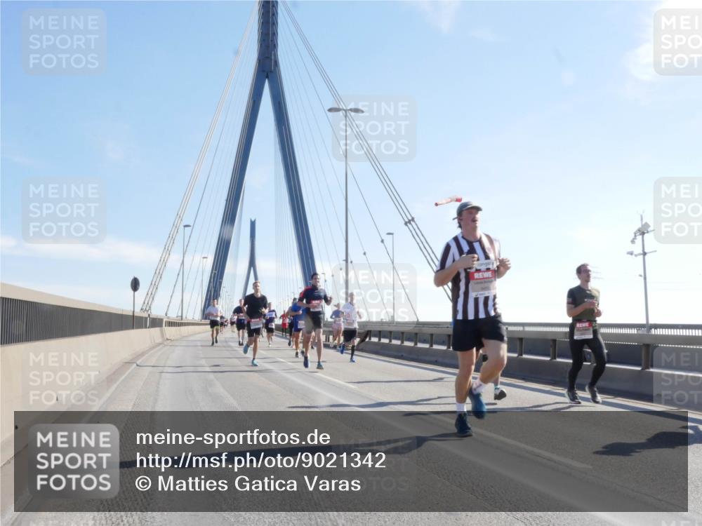 03.10.2025 - Köhlbrandbrückenlauf Matties Gatica Varas http://msf.ph/oto/9021342 03.10.2025 12:24:42 Position 1  meine-sportfotos.de