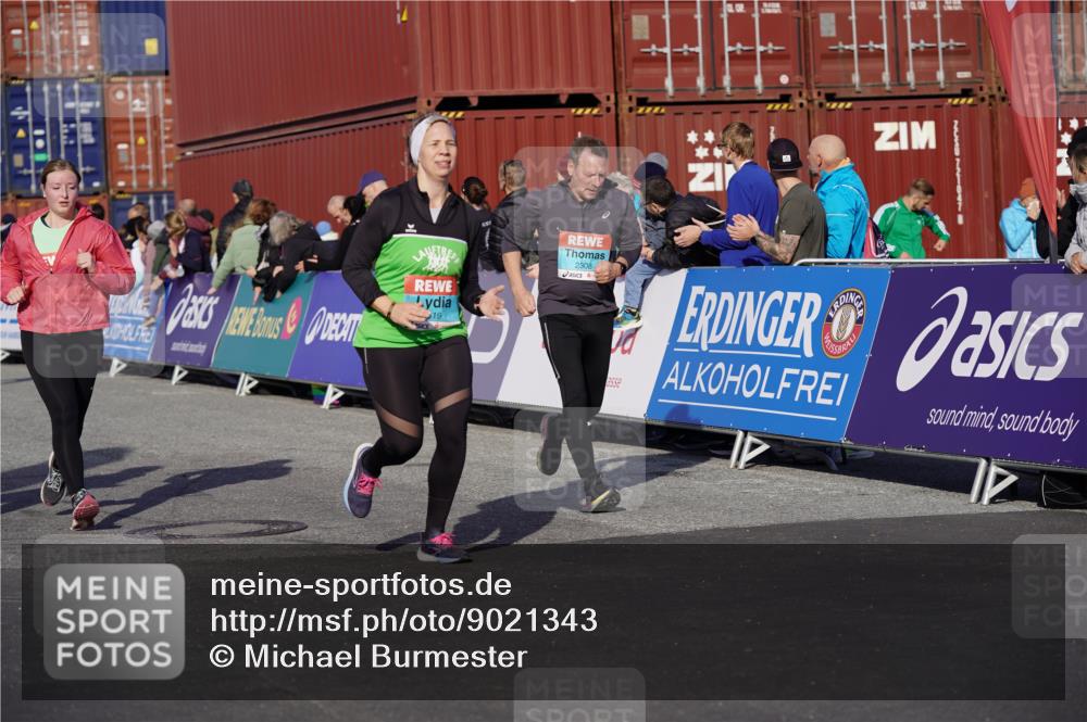 03.10.2025 - Köhlbrandbrückenlauf Michael Burmester http://msf.ph/oto/9021343 03.10.2025 10:22:36 Ziel 1452, 2028, 2049, 2099, 2308, 3582, 3583, 3619 meine-sportfotos.de