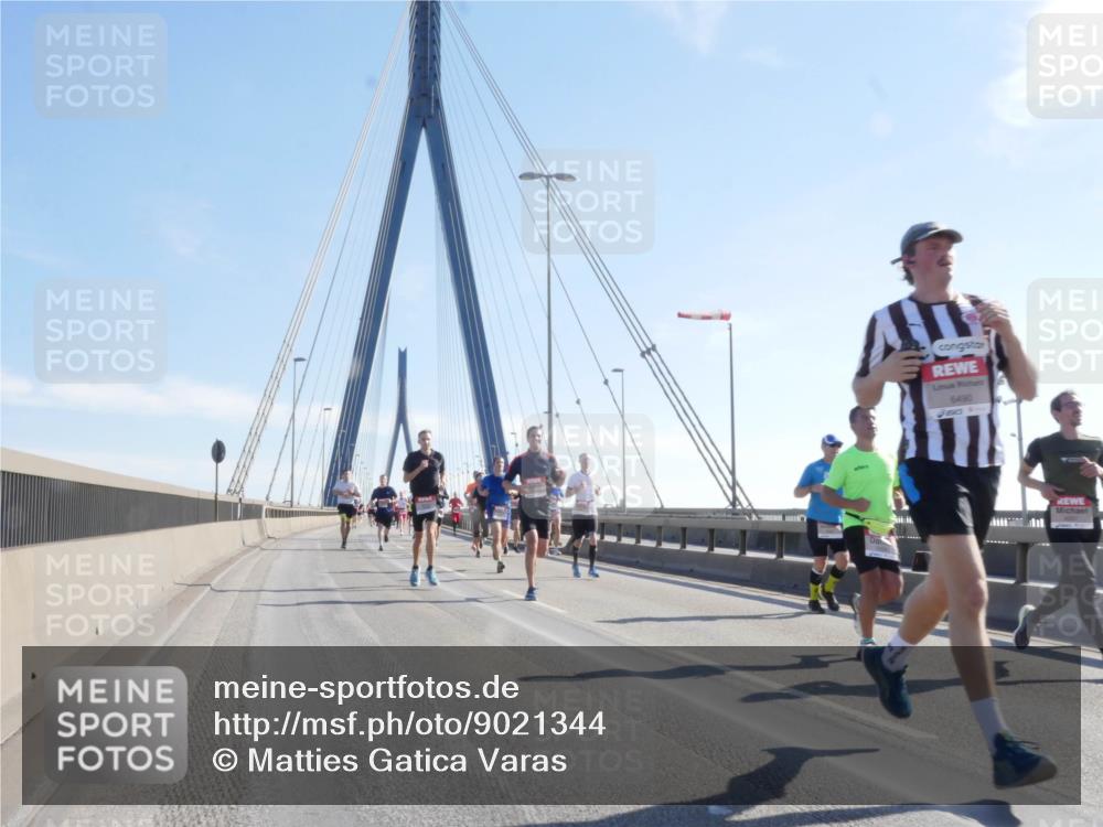 03.10.2025 - Köhlbrandbrückenlauf Matties Gatica Varas http://msf.ph/oto/9021344 03.10.2025 12:24:42 Position 1 6490 meine-sportfotos.de