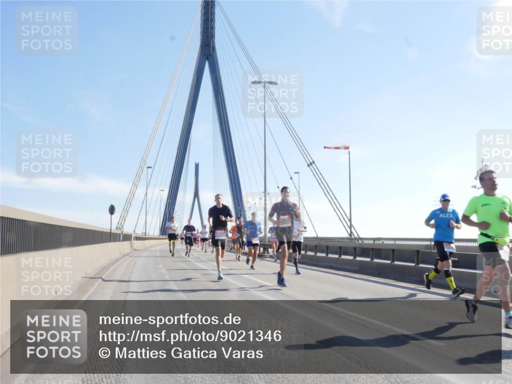 03.10.2025 - Köhlbrandbrückenlauf Matties Gatica Varas http://msf.ph/oto/9021346 03.10.2025 12:24:43 Position 1  meine-sportfotos.de