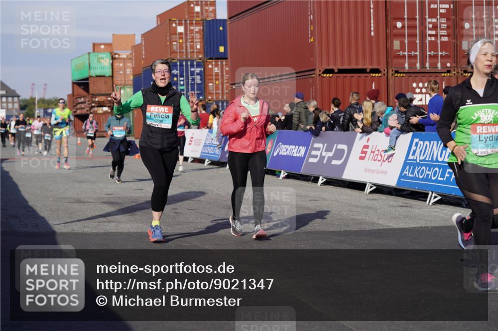03.10.2025 - Köhlbrandbrückenlauf Michael Burmester http://msf.ph/oto/9021347 03.10.2025 10:22:37 Ziel 1452, 2028, 2049, 2099, 2308, 3582, 3583, 3619 meine-sportfotos.de