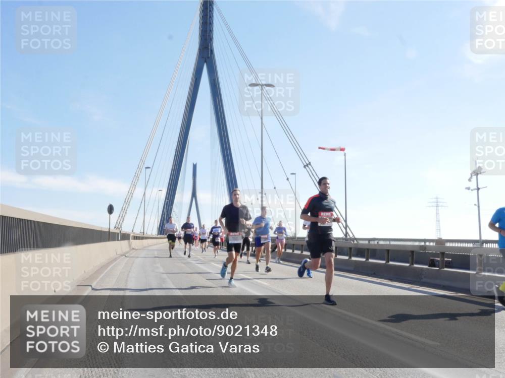 03.10.2025 - Köhlbrandbrückenlauf Matties Gatica Varas http://msf.ph/oto/9021348 03.10.2025 12:24:43 Position 1  meine-sportfotos.de