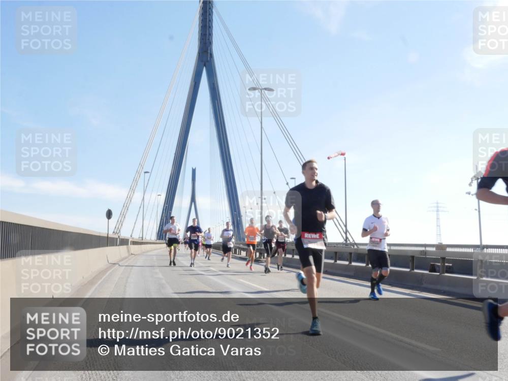 03.10.2025 - Köhlbrandbrückenlauf Matties Gatica Varas http://msf.ph/oto/9021352 03.10.2025 12:24:44 Position 1  meine-sportfotos.de
