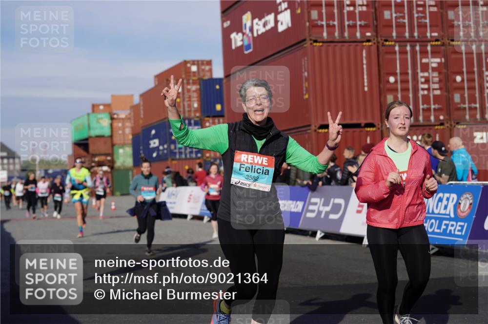 03.10.2025 - Köhlbrandbrückenlauf Michael Burmester http://msf.ph/oto/9021364 03.10.2025 10:22:39 Ziel 1452, 2028, 2049, 2099, 2308, 3322, 3582, 3583, 3619 meine-sportfotos.de