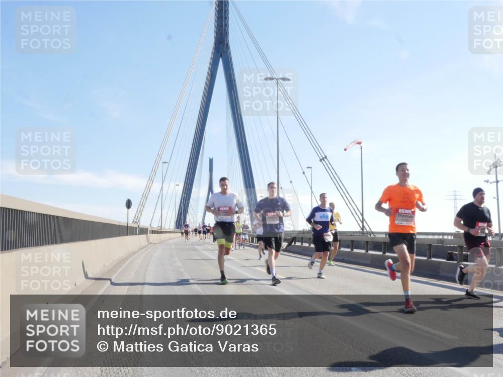 03.10.2025 - Köhlbrandbrückenlauf Matties Gatica Varas http://msf.ph/oto/9021365 03.10.2025 12:24:47 Position 1  meine-sportfotos.de