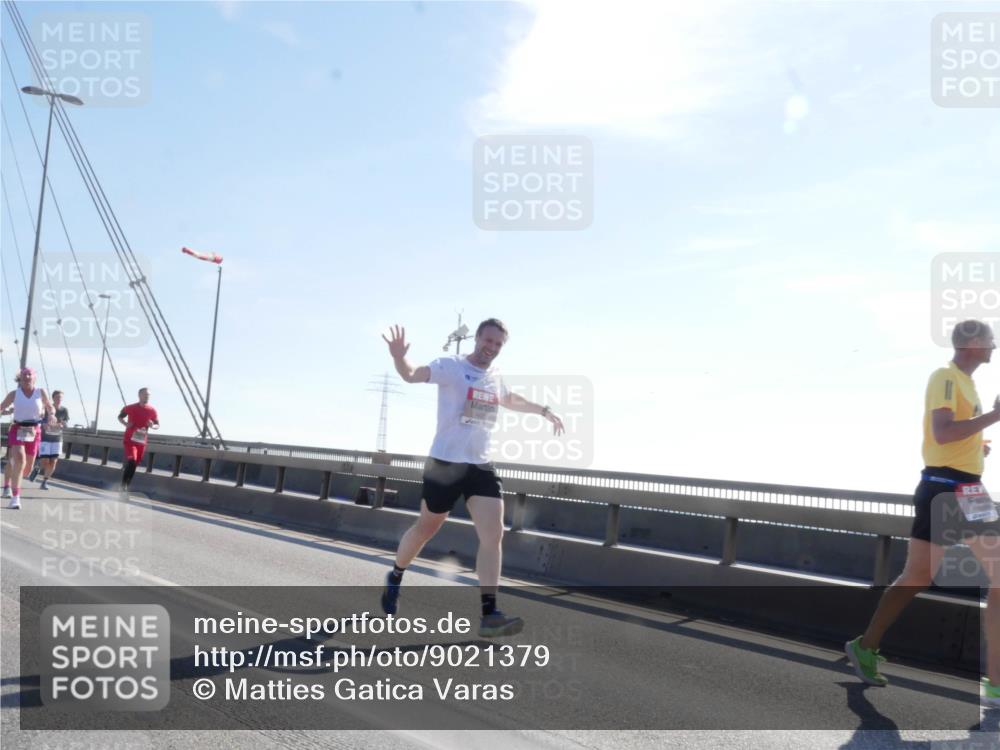 03.10.2025 - Köhlbrandbrückenlauf Matties Gatica Varas http://msf.ph/oto/9021379 03.10.2025 12:24:51 Position 1  meine-sportfotos.de