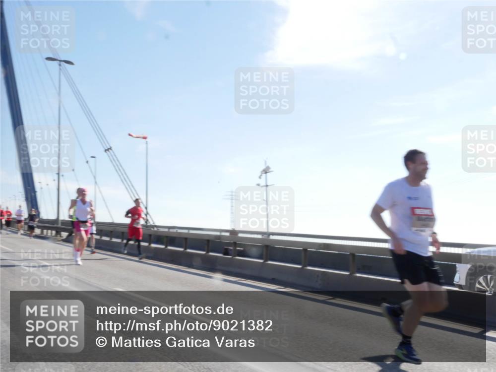 03.10.2025 - Köhlbrandbrückenlauf Matties Gatica Varas http://msf.ph/oto/9021382 03.10.2025 12:24:51 Position 1  meine-sportfotos.de