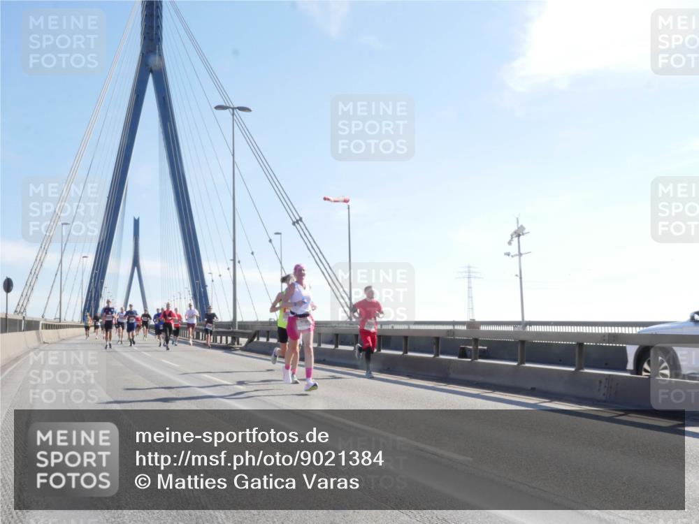 03.10.2025 - Köhlbrandbrückenlauf Matties Gatica Varas http://msf.ph/oto/9021384 03.10.2025 12:24:52 Position 1  meine-sportfotos.de