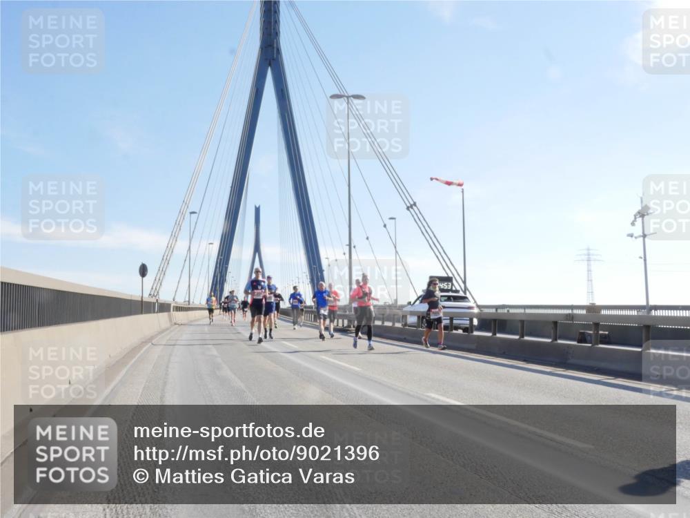 03.10.2025 - Köhlbrandbrückenlauf Matties Gatica Varas http://msf.ph/oto/9021396 03.10.2025 12:24:55 Position 1  meine-sportfotos.de