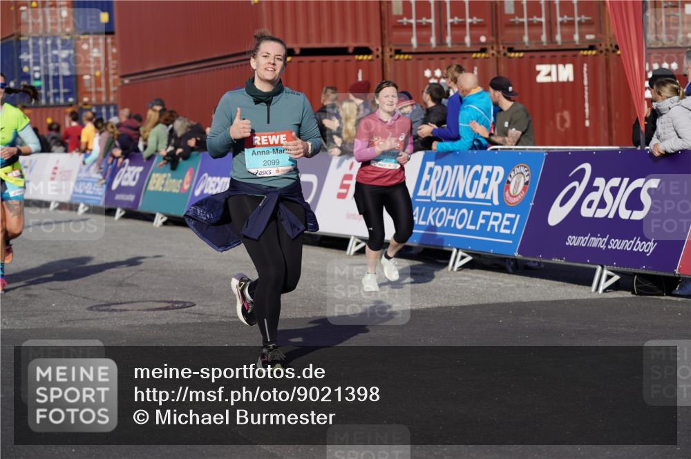 03.10.2025 - Köhlbrandbrückenlauf Michael Burmester http://msf.ph/oto/9021398 03.10.2025 10:22:42 Ziel 1452, 1934, 2028, 2099, 2682, 3322, 3574, 3619 meine-sportfotos.de