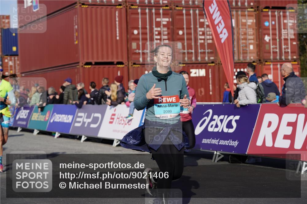 03.10.2025 - Köhlbrandbrückenlauf Michael Burmester http://msf.ph/oto/9021406 03.10.2025 10:22:42 Ziel 1452, 1934, 2028, 2099, 2682, 3322, 3574, 3619 meine-sportfotos.de