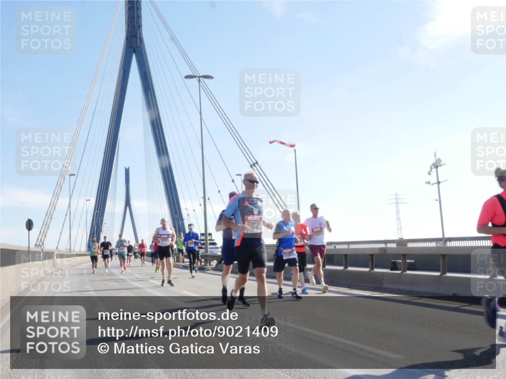03.10.2025 - Köhlbrandbrückenlauf Matties Gatica Varas http://msf.ph/oto/9021409 03.10.2025 12:24:58 Position 1  meine-sportfotos.de