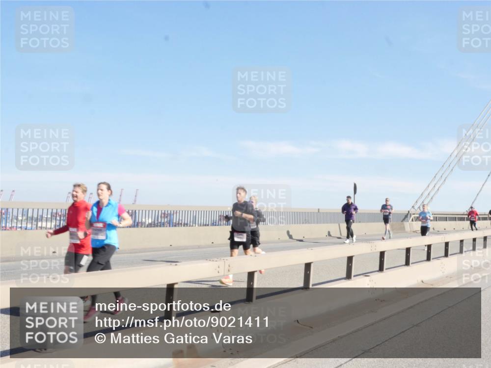 03.10.2025 - Köhlbrandbrückenlauf Matties Gatica Varas http://msf.ph/oto/9021411 03.10.2025 12:25:07 Position 1  meine-sportfotos.de