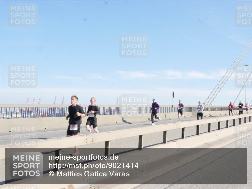 03.10.2025 - Köhlbrandbrückenlauf Matties Gatica Varas http://msf.ph/oto/9021414 03.10.2025 12:25:07 Position 1  meine-sportfotos.de