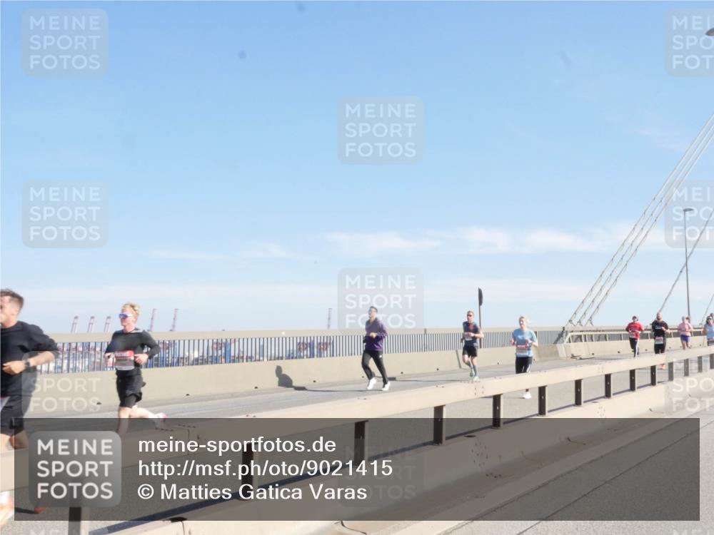 03.10.2025 - Köhlbrandbrückenlauf Matties Gatica Varas http://msf.ph/oto/9021415 03.10.2025 12:25:08 Position 1  meine-sportfotos.de