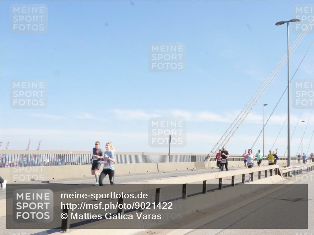 03.10.2025 - Köhlbrandbrückenlauf Matties Gatica Varas http://msf.ph/oto/9021422 03.10.2025 12:25:09 Position 1  meine-sportfotos.de