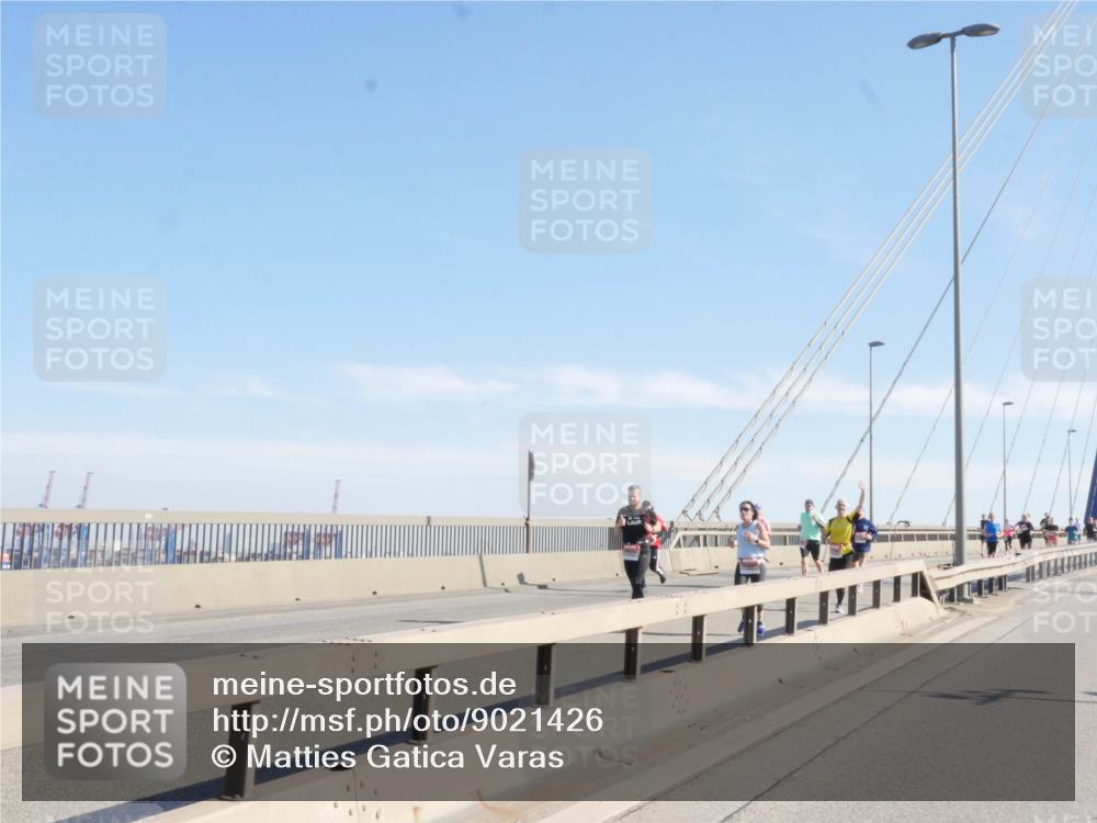 03.10.2025 - Köhlbrandbrückenlauf Matties Gatica Varas http://msf.ph/oto/9021426 03.10.2025 12:25:10 Position 1  meine-sportfotos.de
