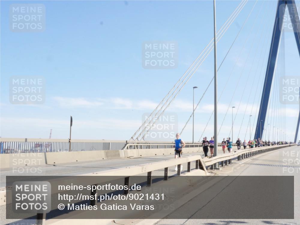 03.10.2025 - Köhlbrandbrückenlauf Matties Gatica Varas http://msf.ph/oto/9021431 03.10.2025 12:25:14 Position 1  meine-sportfotos.de
