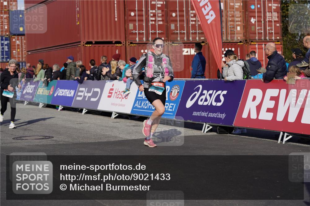 03.10.2025 - Köhlbrandbrückenlauf Michael Burmester http://msf.ph/oto/9021433 03.10.2025 10:22:46 Ziel 1452, 1934, 2028, 2031, 2682, 3322, 3574 meine-sportfotos.de