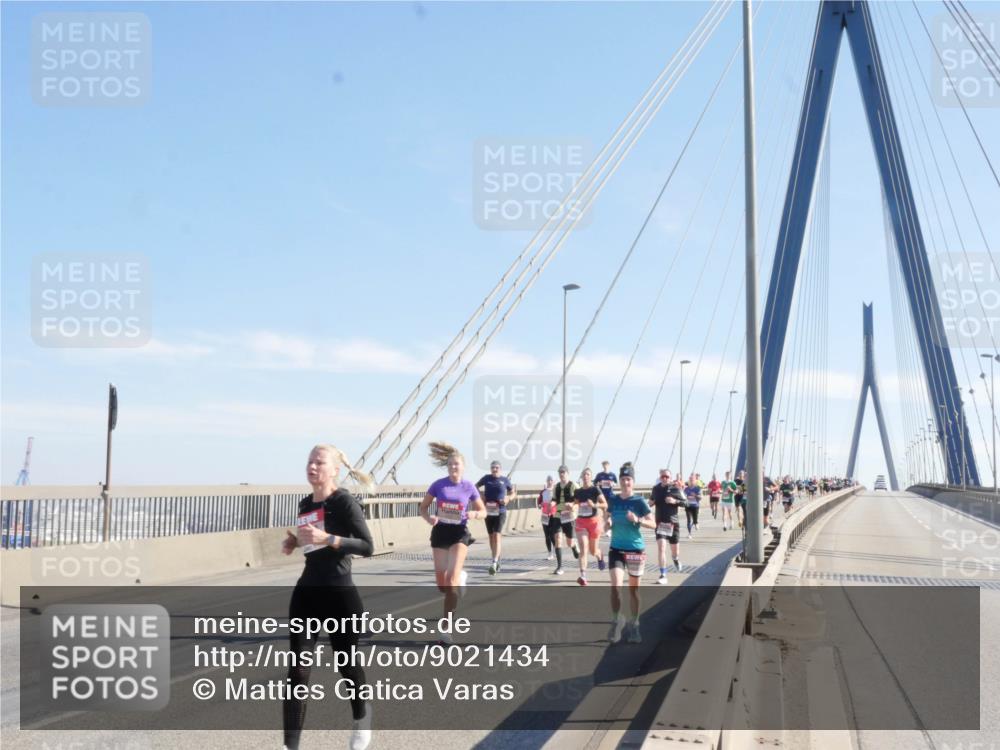 03.10.2025 - Köhlbrandbrückenlauf Matties Gatica Varas http://msf.ph/oto/9021434 03.10.2025 12:25:18 Position 1  meine-sportfotos.de