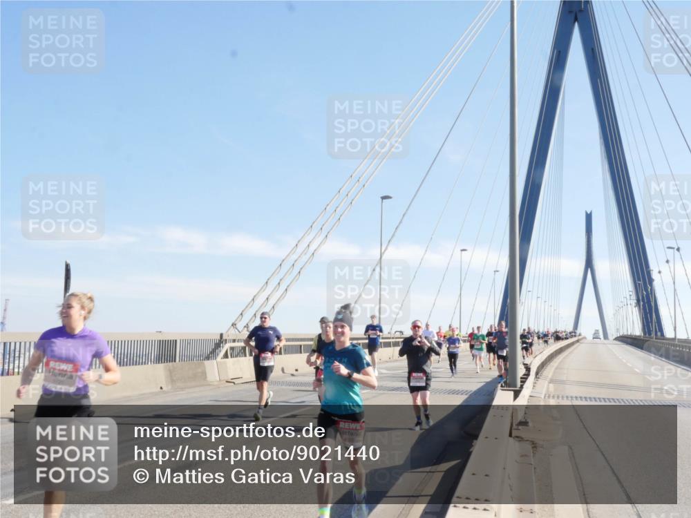 03.10.2025 - Köhlbrandbrückenlauf Matties Gatica Varas http://msf.ph/oto/9021440 03.10.2025 12:25:20 Position 1  meine-sportfotos.de