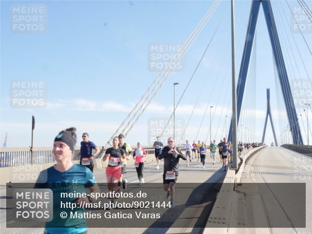 03.10.2025 - Köhlbrandbrückenlauf Matties Gatica Varas http://msf.ph/oto/9021444 03.10.2025 12:25:21 Position 1 2025 meine-sportfotos.de