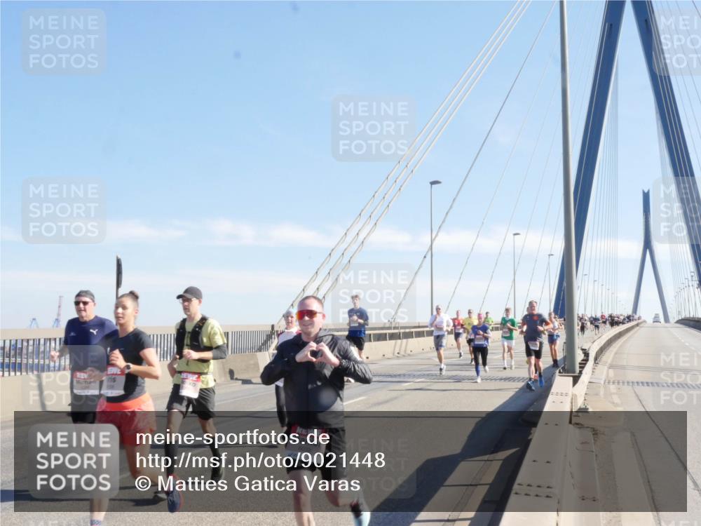 03.10.2025 - Köhlbrandbrückenlauf Matties Gatica Varas http://msf.ph/oto/9021448 03.10.2025 12:25:22 Position 1 6032 meine-sportfotos.de