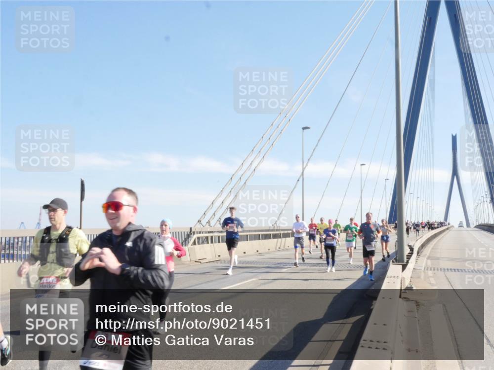 03.10.2025 - Köhlbrandbrückenlauf Matties Gatica Varas http://msf.ph/oto/9021451 03.10.2025 12:25:22 Position 1  meine-sportfotos.de