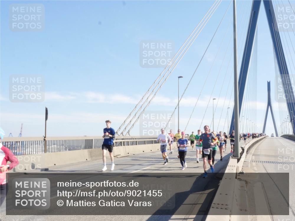 03.10.2025 - Köhlbrandbrückenlauf Matties Gatica Varas http://msf.ph/oto/9021455 03.10.2025 12:25:23 Position 1  meine-sportfotos.de