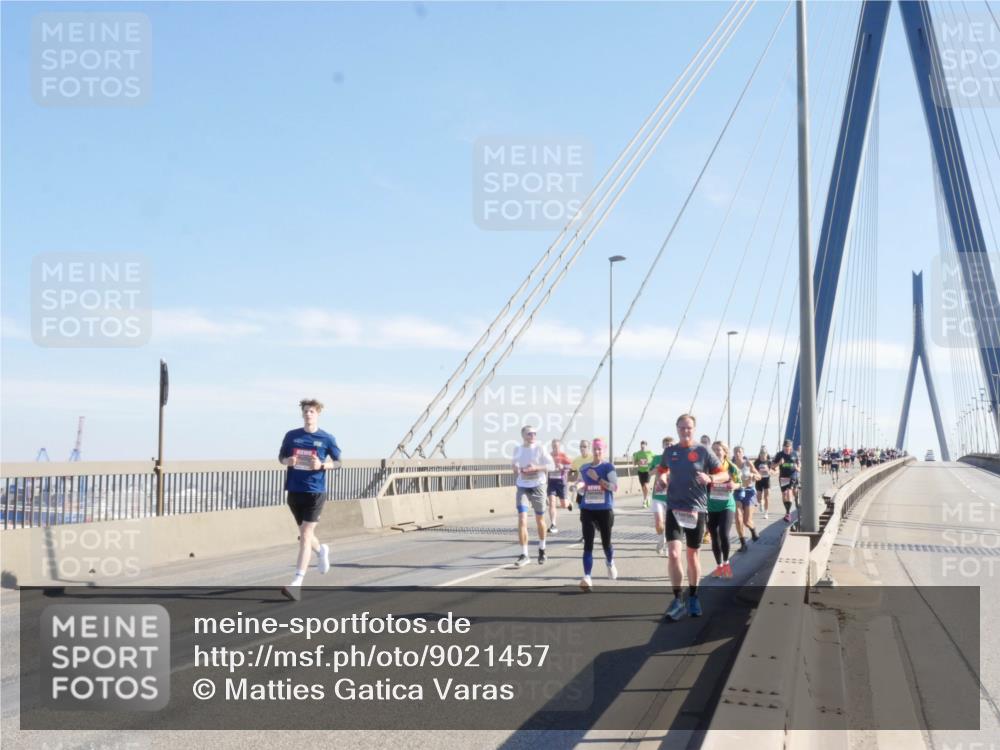 03.10.2025 - Köhlbrandbrückenlauf Matties Gatica Varas http://msf.ph/oto/9021457 03.10.2025 12:25:24 Position 1  meine-sportfotos.de