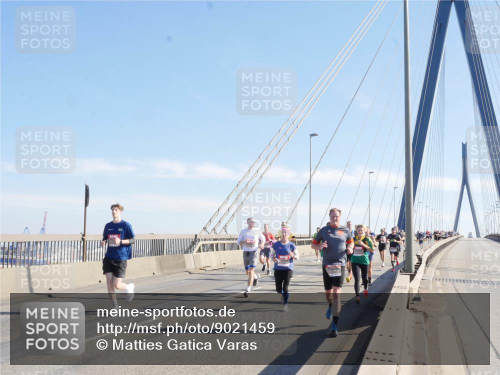 03.10.2025 - Köhlbrandbrückenlauf Matties Gatica Varas http://msf.ph/oto/9021459 03.10.2025 12:25:24 Position 1  meine-sportfotos.de