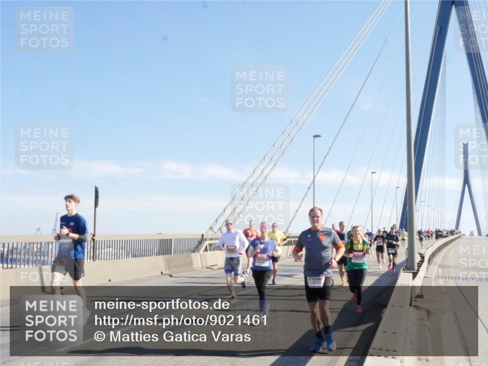 03.10.2025 - Köhlbrandbrückenlauf Matties Gatica Varas http://msf.ph/oto/9021461 03.10.2025 12:25:25 Position 1  meine-sportfotos.de