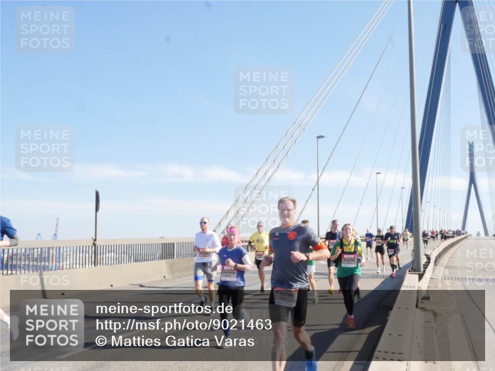 03.10.2025 - Köhlbrandbrückenlauf Matties Gatica Varas http://msf.ph/oto/9021463 03.10.2025 12:25:25 Position 1 5671 meine-sportfotos.de