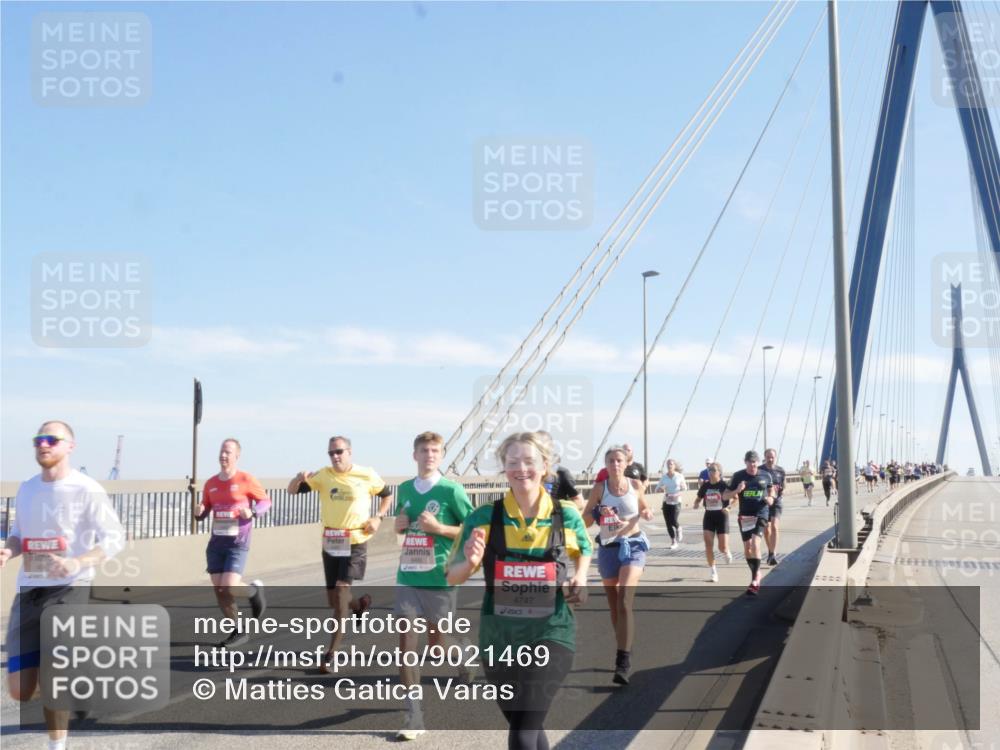 03.10.2025 - Köhlbrandbrückenlauf Matties Gatica Varas http://msf.ph/oto/9021469 03.10.2025 12:25:27 Position 1 4747 meine-sportfotos.de