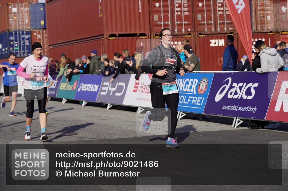 03.10.2025 - Köhlbrandbrückenlauf Michael Burmester http://msf.ph/oto/9021486 03.10.2025 10:22:50 Ziel 1320, 1484, 1751, 1934, 2031, 2087, 2682, 2690, 2861, 2862, 3109, 3222, 3322, 3480, 3574 meine-sportfotos.de