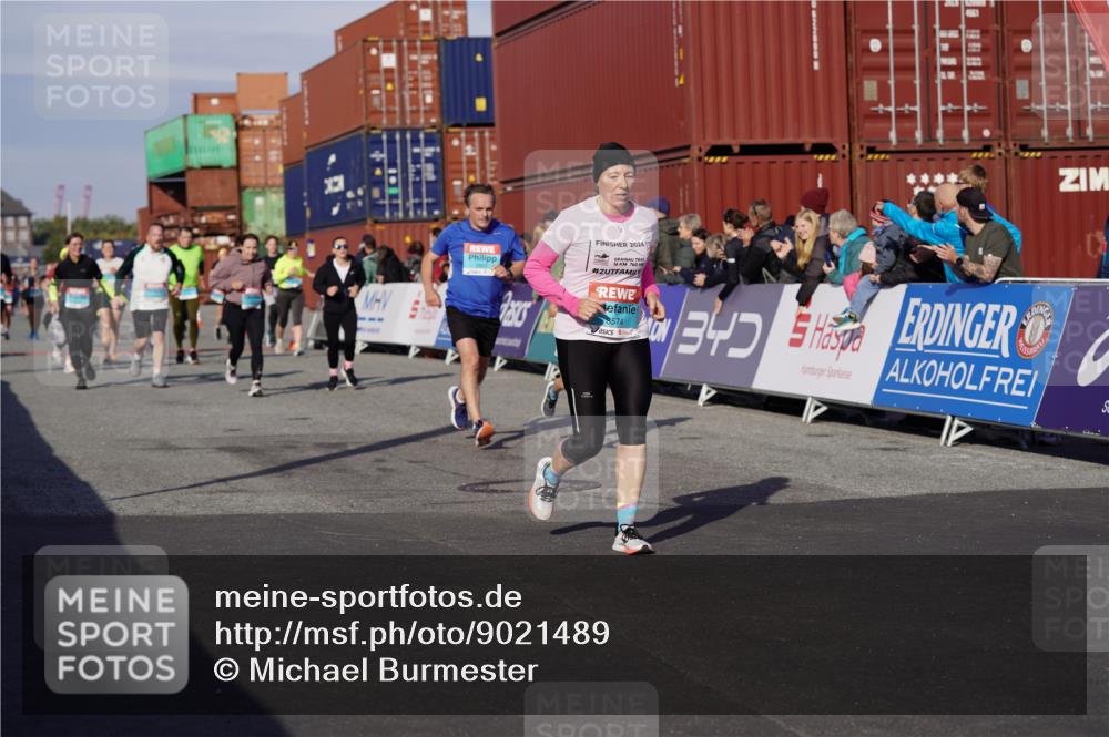 03.10.2025 - Köhlbrandbrückenlauf Michael Burmester http://msf.ph/oto/9021489 03.10.2025 10:22:51 Ziel 1320, 1484, 1751, 1934, 2031, 2087, 2682, 2690, 2861, 2862, 2907, 3109, 3222, 3322, 3480, 3574 meine-sportfotos.de