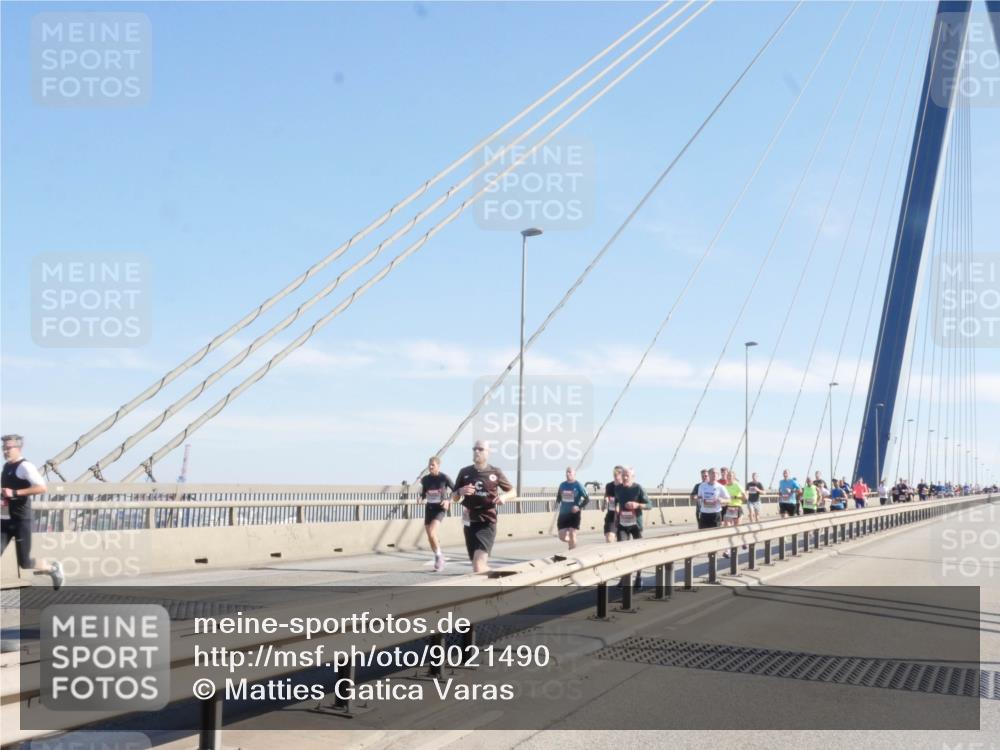 03.10.2025 - Köhlbrandbrückenlauf Matties Gatica Varas http://msf.ph/oto/9021490 03.10.2025 12:25:38 Position 1  meine-sportfotos.de