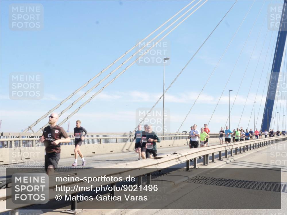 03.10.2025 - Köhlbrandbrückenlauf Matties Gatica Varas http://msf.ph/oto/9021496 03.10.2025 12:25:39 Position 1  meine-sportfotos.de
