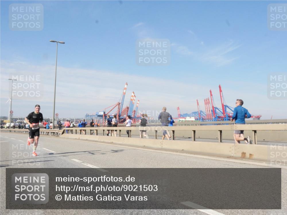 03.10.2025 - Köhlbrandbrückenlauf Matties Gatica Varas http://msf.ph/oto/9021503 03.10.2025 12:25:59 Position 1  meine-sportfotos.de