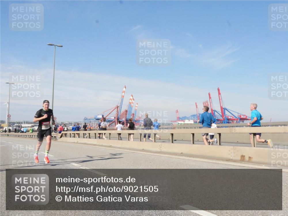 03.10.2025 - Köhlbrandbrückenlauf Matties Gatica Varas http://msf.ph/oto/9021505 03.10.2025 12:26:00 Position 1  meine-sportfotos.de