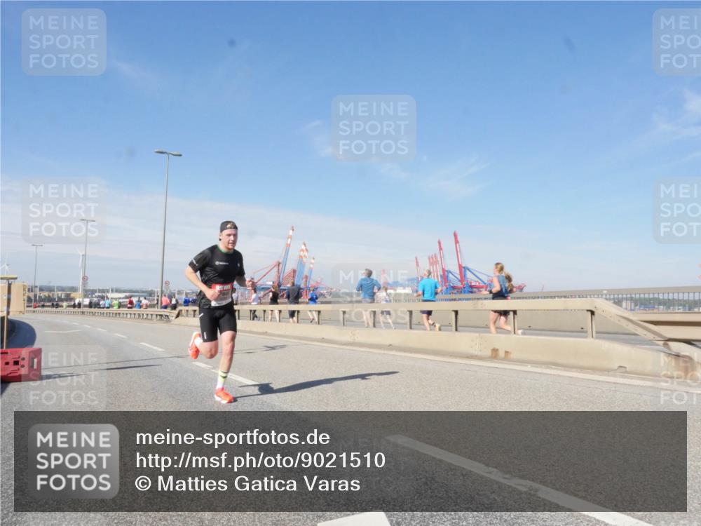 03.10.2025 - Köhlbrandbrückenlauf Matties Gatica Varas http://msf.ph/oto/9021510 03.10.2025 12:26:01 Position 1  meine-sportfotos.de