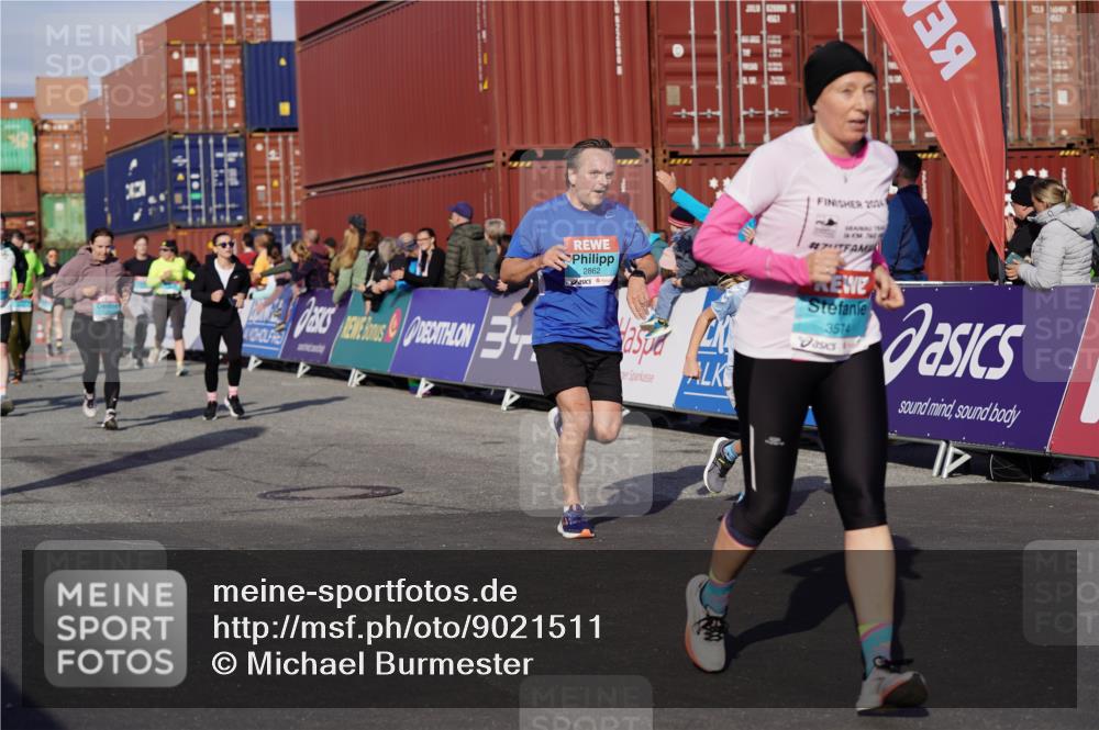 03.10.2025 - Köhlbrandbrückenlauf Michael Burmester http://msf.ph/oto/9021511 03.10.2025 10:22:52 Ziel 1320, 1484, 1751, 1934, 2031, 2072, 2087, 2682, 2690, 2861, 2862, 2907, 3109, 3222, 3291, 3480, 3574 meine-sportfotos.de