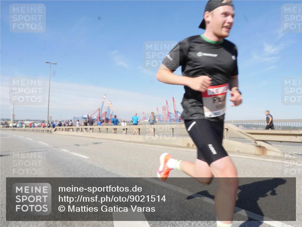 03.10.2025 - Köhlbrandbrückenlauf Matties Gatica Varas http://msf.ph/oto/9021514 03.10.2025 12:26:02 Position 1  meine-sportfotos.de