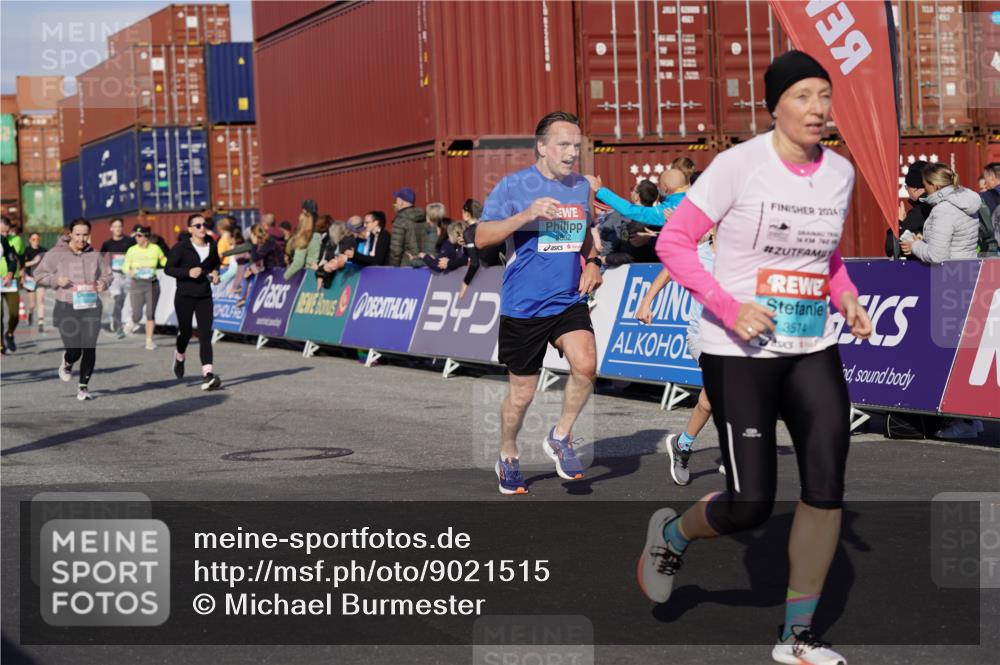 03.10.2025 - Köhlbrandbrückenlauf Michael Burmester http://msf.ph/oto/9021515 03.10.2025 10:22:52 Ziel 1320, 1484, 1751, 1934, 2031, 2072, 2087, 2682, 2690, 2861, 2862, 2907, 3109, 3222, 3291, 3480, 3574 meine-sportfotos.de
