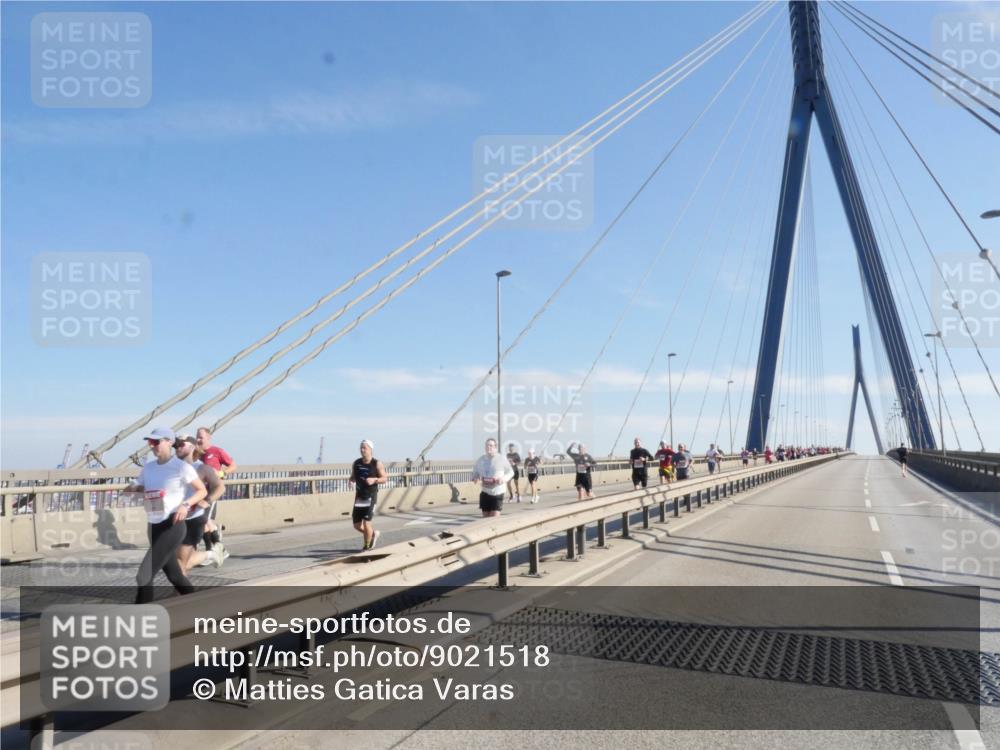 03.10.2025 - Köhlbrandbrückenlauf Matties Gatica Varas http://msf.ph/oto/9021518 03.10.2025 12:26:12 Position 1  meine-sportfotos.de